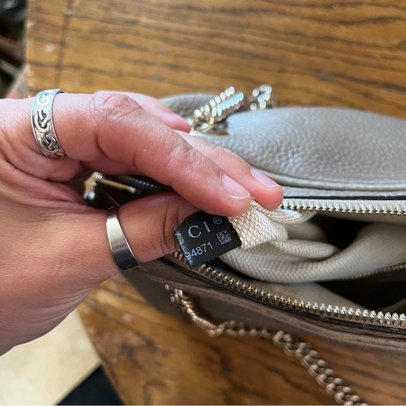 Gucci Soho Double Chain Interlocking G Soho Shoulder Bag Metallic Grey - Picture 16 of 16